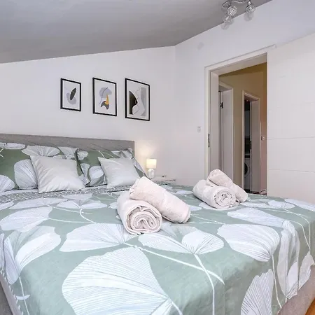 Apartment Elena Zadar