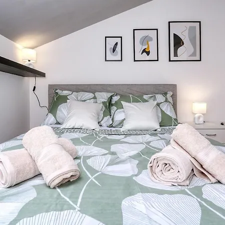 Elena Apartment *